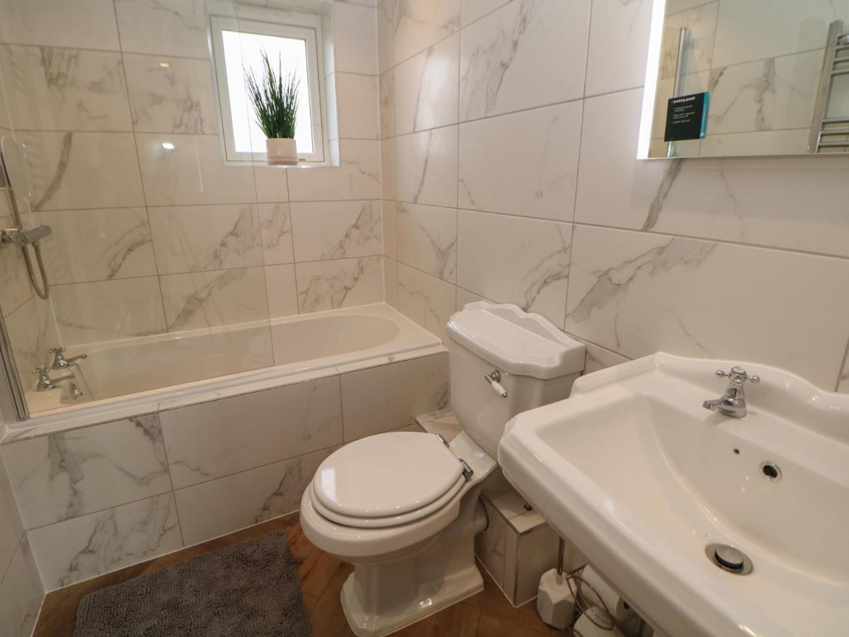 Netherdale House Бъкстън Екстериор снимка